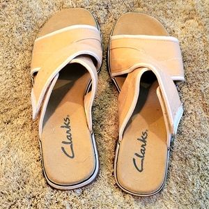 Ladies Tan Canvas Shoes by Clarks Size 6M